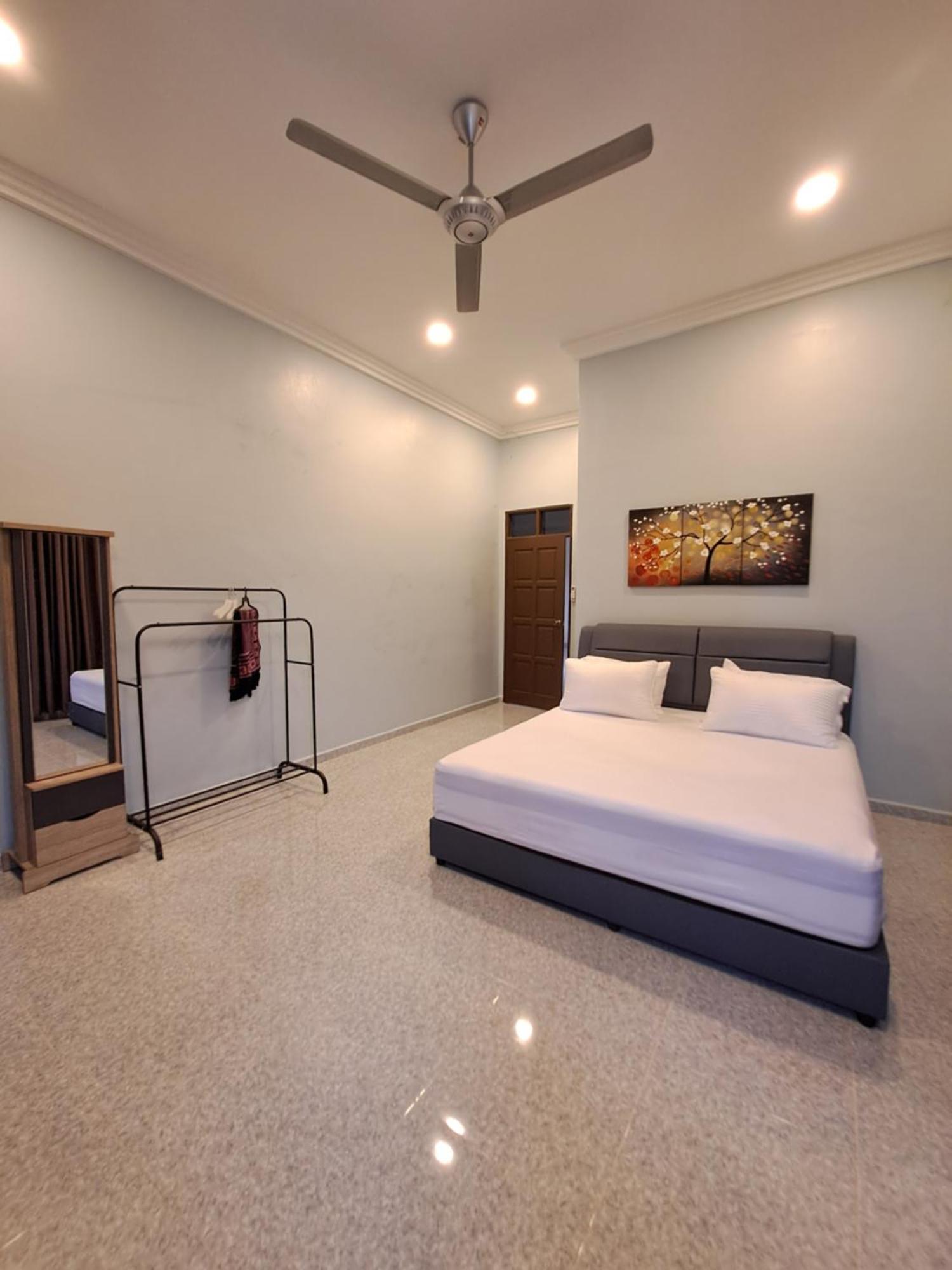 Zn Homestay Gong Badak Kampong Pengkalan Maras Ngoại thất bức ảnh