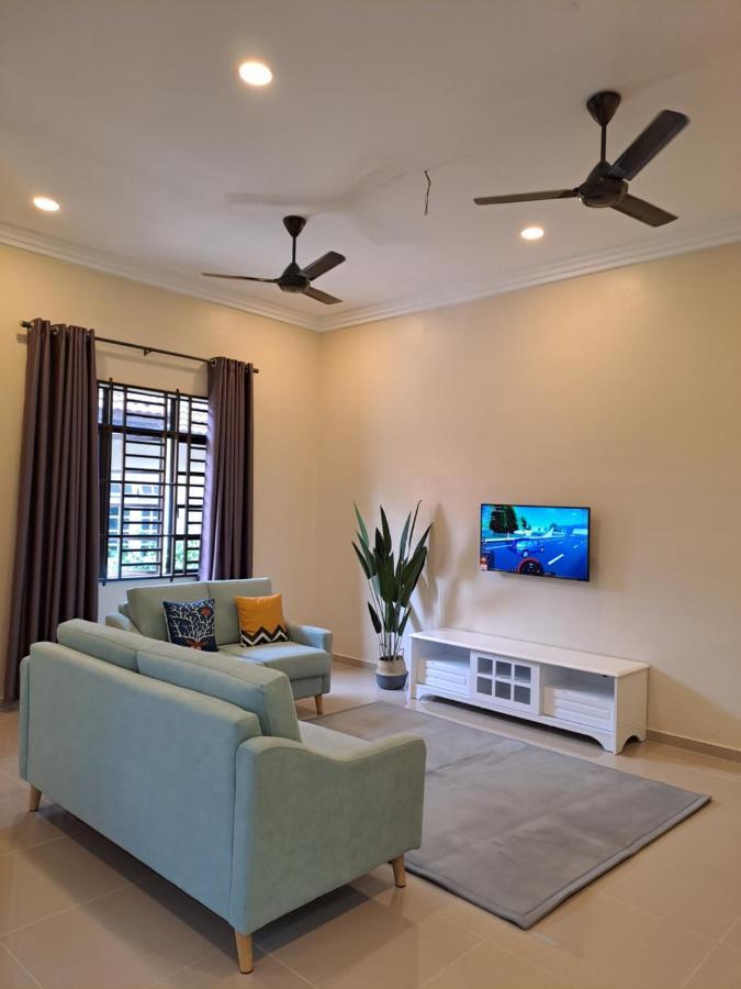Zn Homestay Gong Badak Kampong Pengkalan Maras Ngoại thất bức ảnh