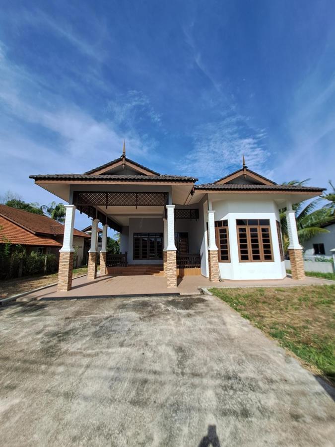 Zn Homestay Gong Badak Kampong Pengkalan Maras Ngoại thất bức ảnh