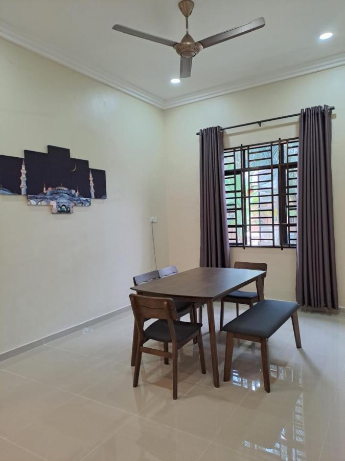 Zn Homestay Gong Badak Kampong Pengkalan Maras Ngoại thất bức ảnh